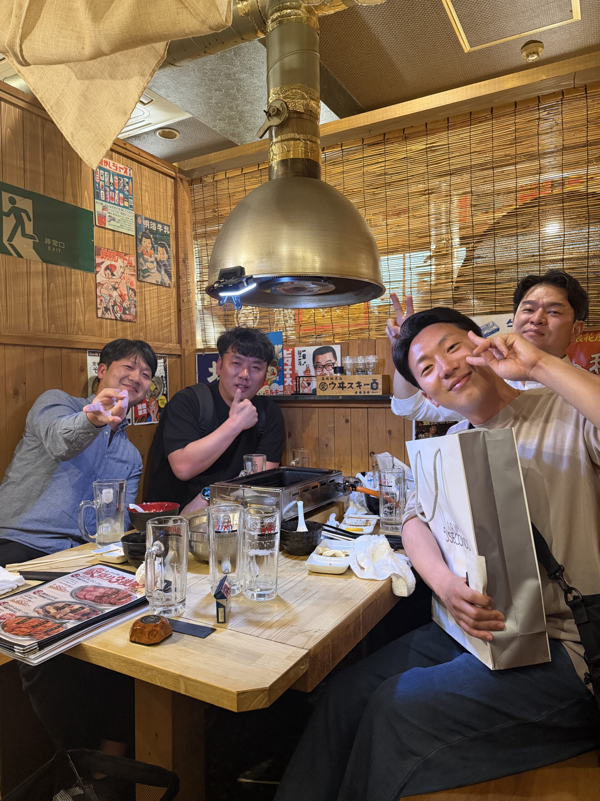 一笑で食事や集まりを楽しむお客様