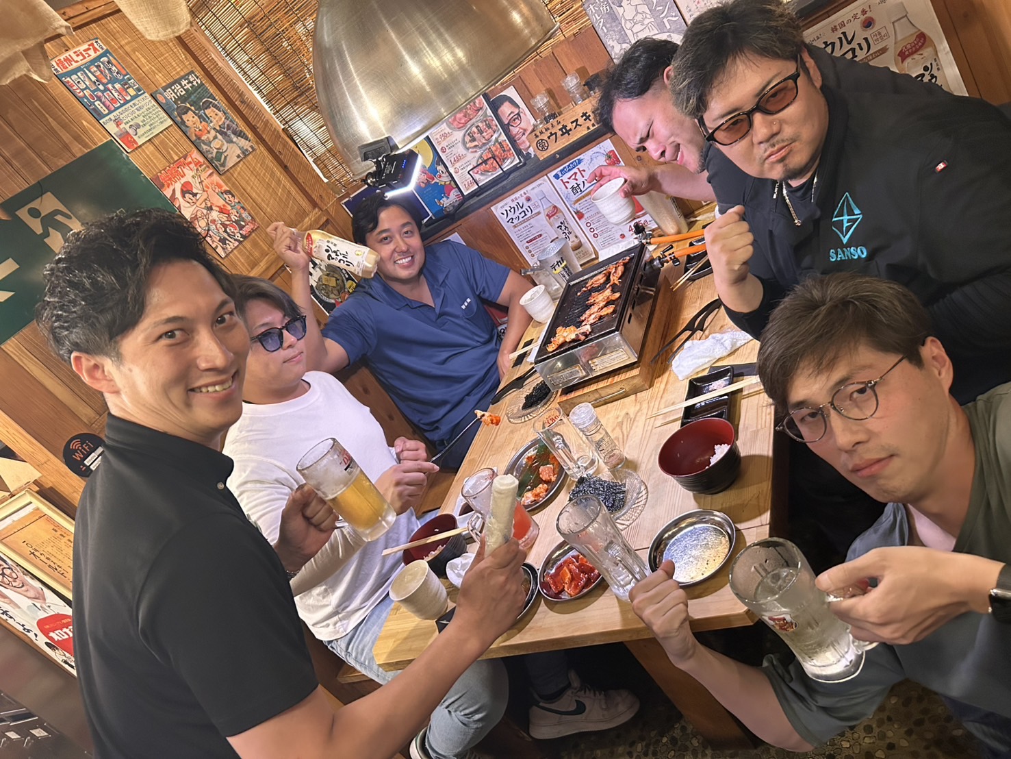 一笑で食事や集まりを楽しむお客様